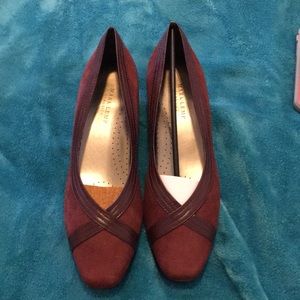 Mark & Lemp women’s size 9 suede pumps